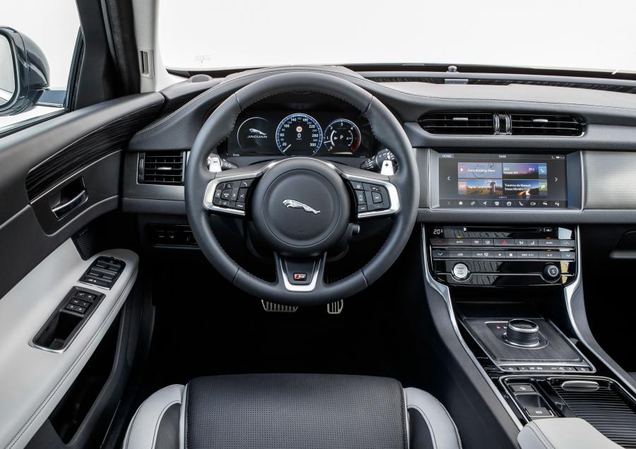 Торпедо Jaguar XF S Sportbrake 2017 года  (WW) (фото 65 из 67)